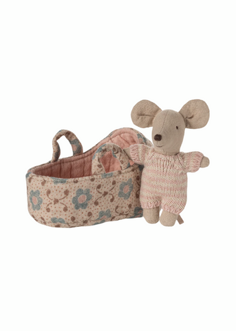 Baby Mouse in Carry Cot in Rose