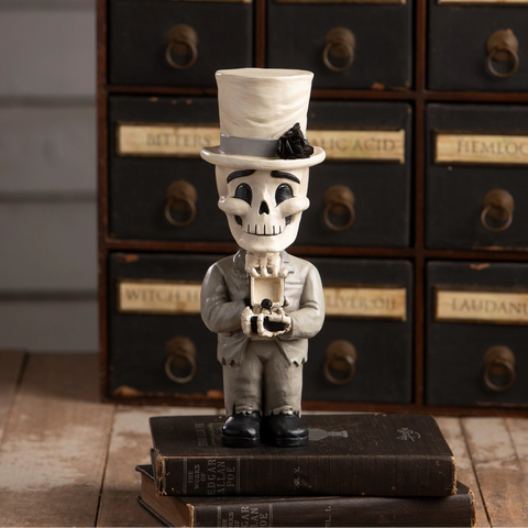 Groom Mortimer Skelly