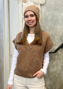 Cashmere Wool Blend Cabel Knit Beanie in Macchiato