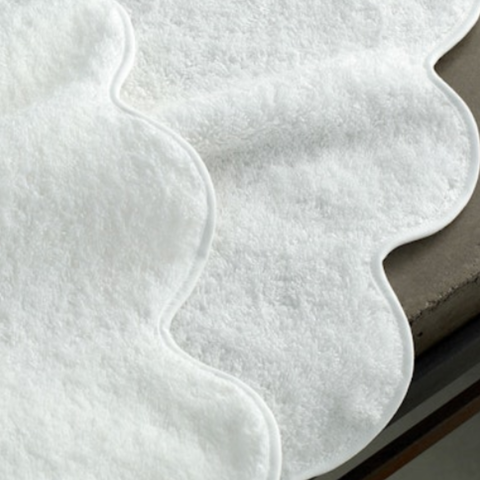 Cairo Scallop Quilted Tub Mat in White