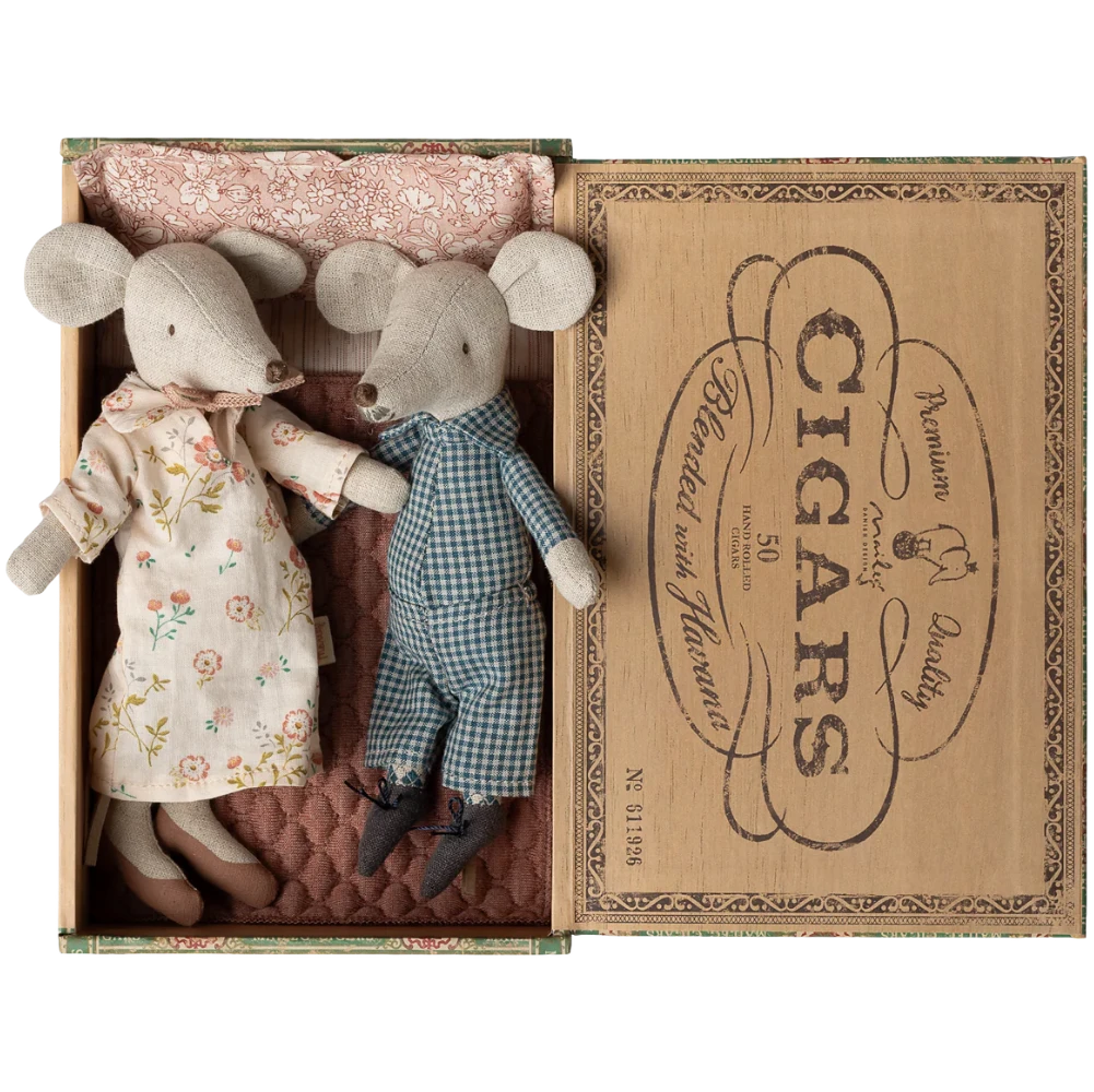 Grandma + Grandpa Mice In Cigar Box