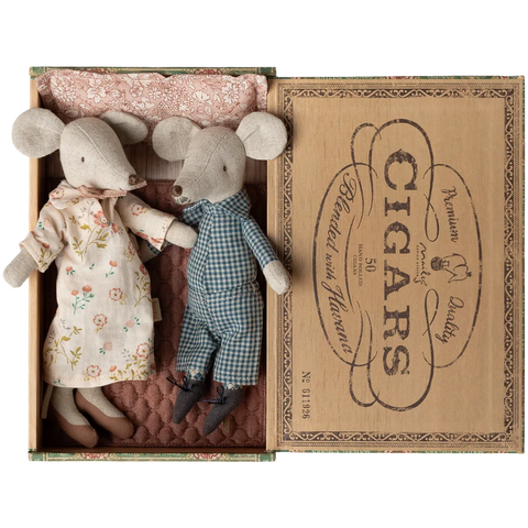 Grandma + Grandpa Mice In Cigar Box