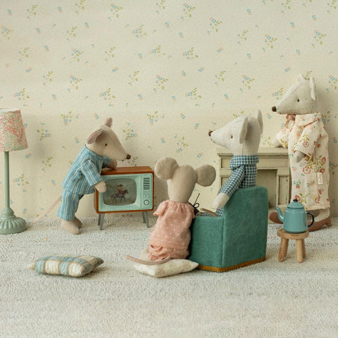 Grandma + Grandpa Mice In Cigar Box