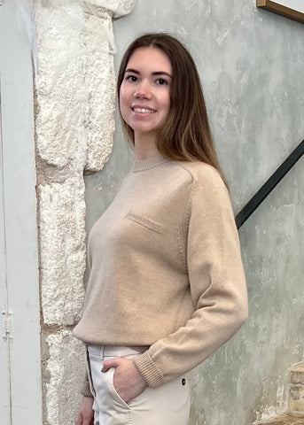 Long Sleeve Silk Cashmere Blend Knit Sweater with Chain Detail in Amber Beige