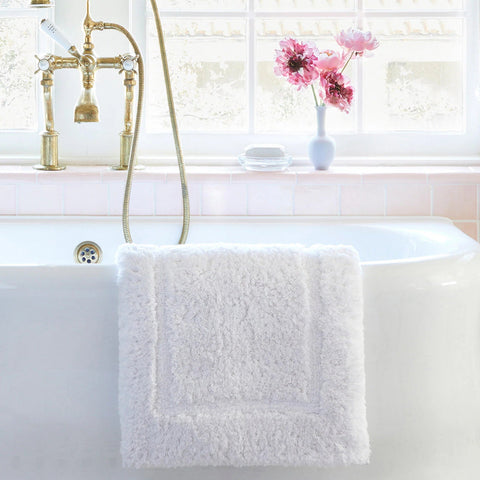 Tiffany Cloud Bath Rug In Flint