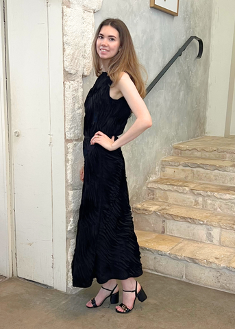 Amiko Chiffon Embroidered Midi Skirt in Noir