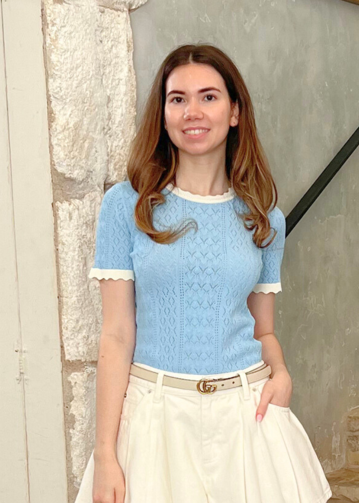 Georgia Short Sleeve Scallop Edge Knit Top in Blue