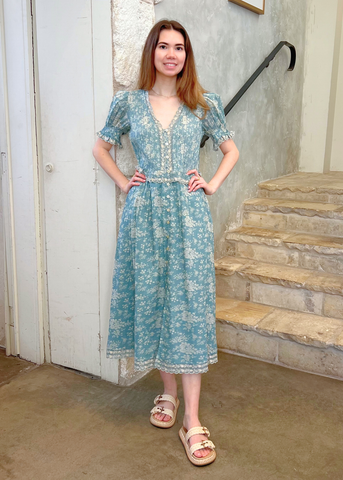 Kirsten Flower Print Short Sleeve Midi Dress in Sky