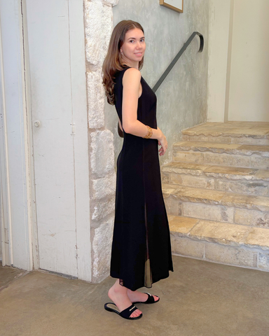 Laure Sleeveless Satin Crepe Pleated Midi Dress In Noir