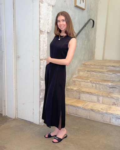 Laure Sleeveless Satin Crepe Pleated Midi Dress In Noir