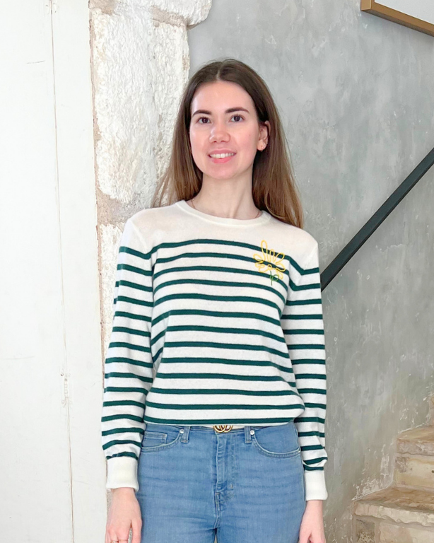 Daisy Graphic Long Sleeve Striped Crewneck Sweater in Hunter Green