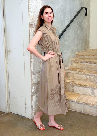 Sleeveless Belted Cotton Midi Dress with Floral Applique in Corda