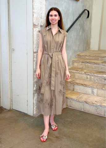 Sleeveless Belted Cotton Midi Dress with Floral Applique in Corda