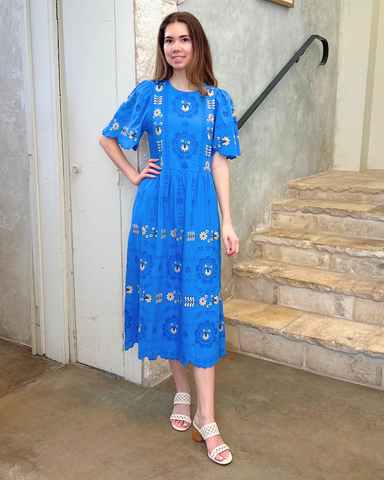 Catharina Embroidered Eyelet Short Sleeve Midi Dress In Blue