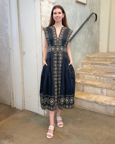 Mirabel Embroidered Flower Scroll Sleeveless Midi Dress In Black