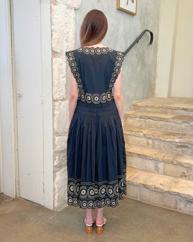 Mirabel Embroidered Flower Scroll Sleeveless Midi Dress In Black