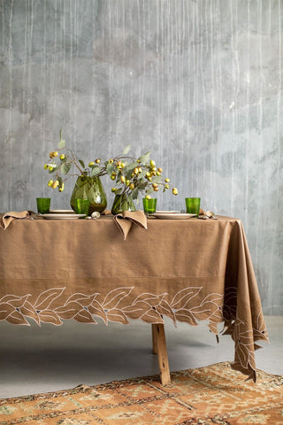 Venezia Coated Linen Tablecloth in Noce/Sabbia
