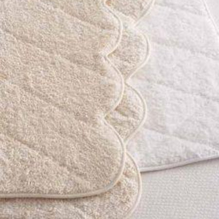 Cairo Scallop Quilted Tub Mat in Ivory